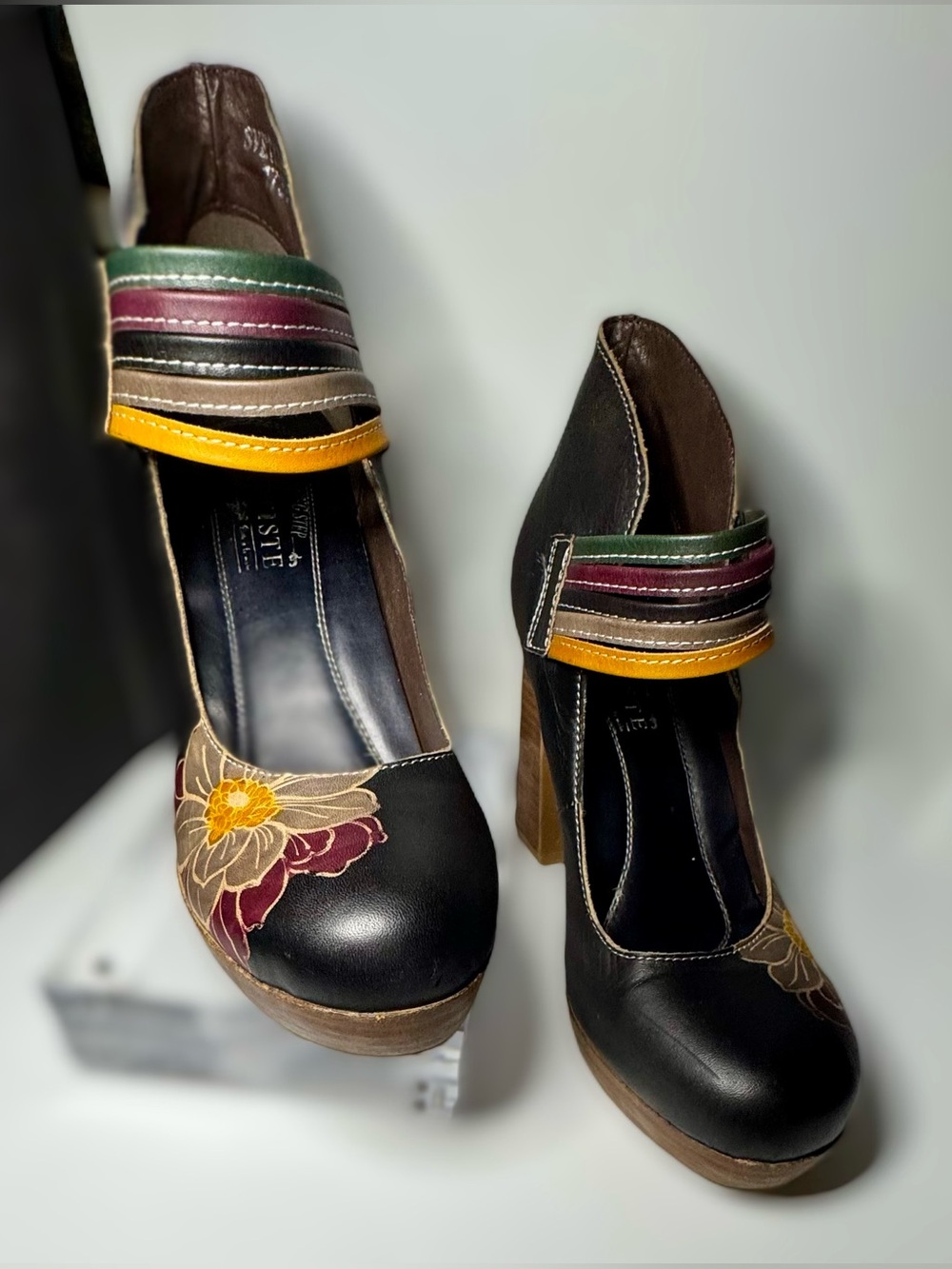 L’Artiste Toolie Floral Leather Mary Jane Heels EU 41 / US 9.5-10.